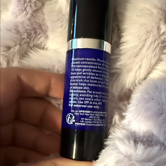 Peter Thomas Roth Retinol Fusion PM Eye Cream - Deep Blue and Black - Picture 2 of 3